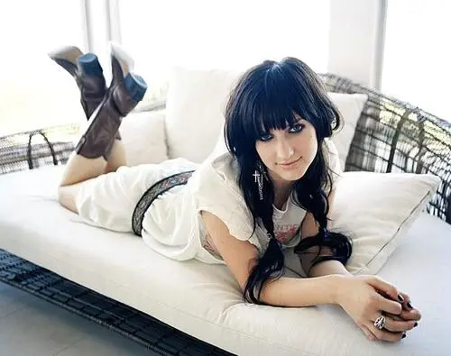 Ashlee Simpson Wall Poster picture 242690