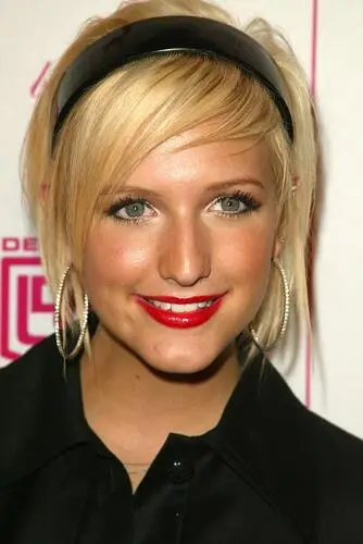 Ashlee Simpson Protected Face mask - idPoster.com