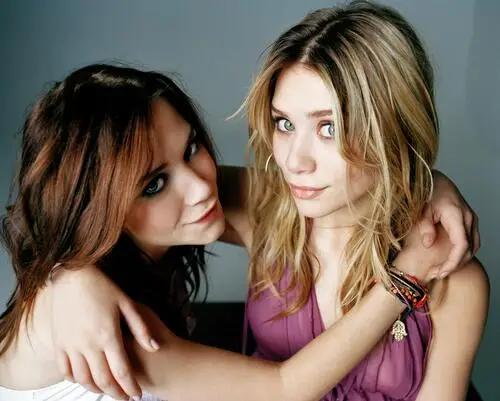 Ashley and Mary-Kate Olsen Wall Poster picture 921543
