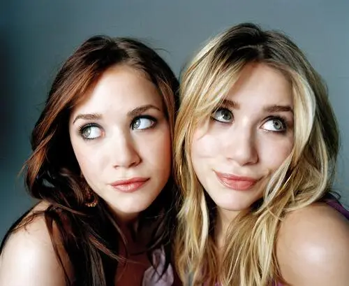 Ashley and Mary-Kate Olsen Protected Face mask - idPoster.com