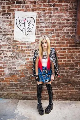 Avril Lavigne Wall Poster picture 1017459
