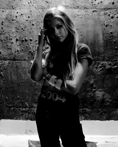 Avril Lavigne Women's Colored T-Shirt - idPoster.com