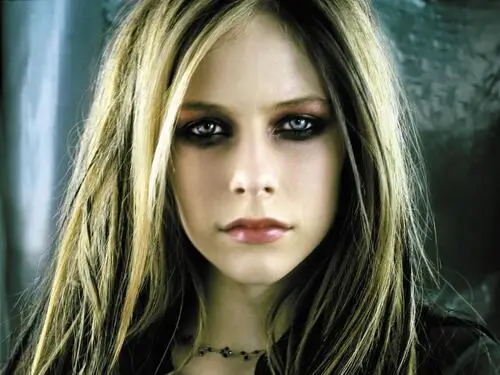 Avril Lavigne White T-Shirt - idPoster.com