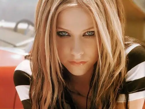 Avril Lavigne Women's Colored  Long Sleeve T-Shirt - idPoster.com