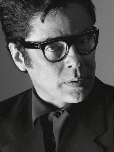 Benicio del Toro Women's Colored Hoodie - idPoster.com