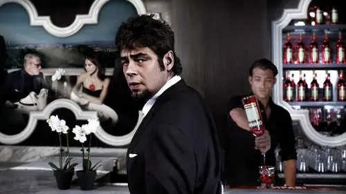 Benicio del Toro Women's Colored Hoodie - idPoster.com