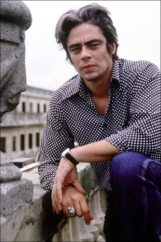Benicio del Toro Men's Colored  Long Sleeve T-Shirt - idPoster.com