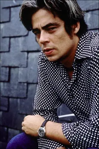 Benicio del Toro Men's Colored  Long Sleeve T-Shirt - idPoster.com