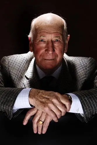 Bobby Charlton Protected Face mask - idPoster.com