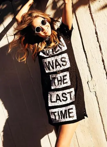 Brie Larson White T-Shirt - idPoster.com