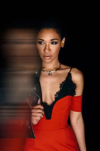 Candice Patton Jigsaw Puzzle picture 705062