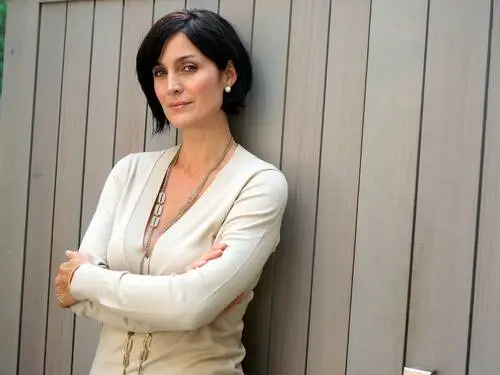 Carrie-Anne Moss Computer MousePad picture 582322