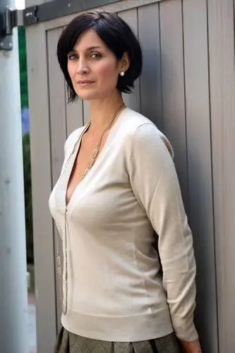 Carrie-Anne Moss Computer MousePad picture 582324
