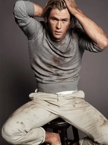 Chris Hemsworth Men's Colored T-Shirt - idPoster.com