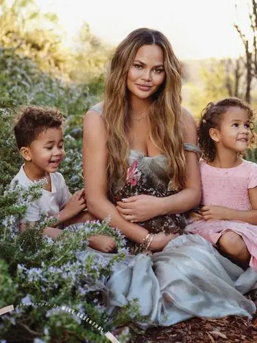Chrissy Teigen Wall Poster picture 1018638