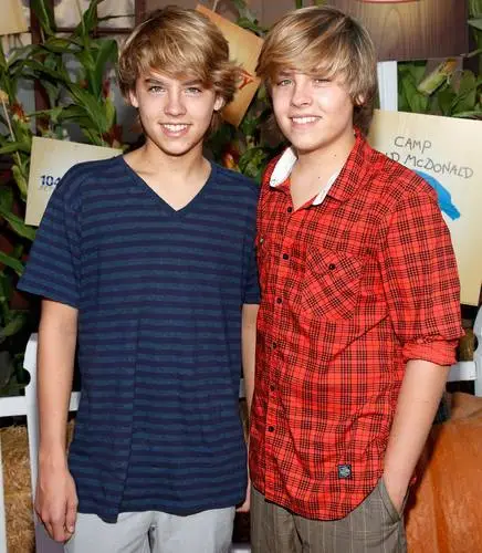 Cole and Dylan Sprouse Computer MousePad picture 942426