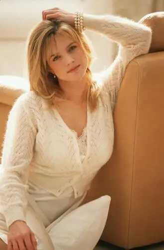 Courtney Thorne-Smith Jigsaw Puzzle picture 590419