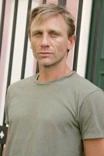 Daniel Craig Men's Colored  Long Sleeve T-Shirt - idPoster.com