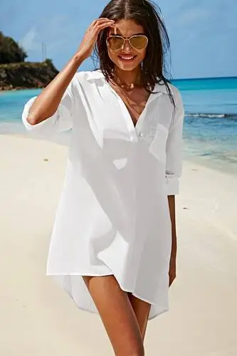 Daniela Braga White T-Shirt - idPoster.com