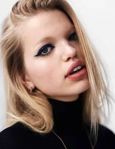 Daphne Groeneveld Protected Face mask - idPoster.com