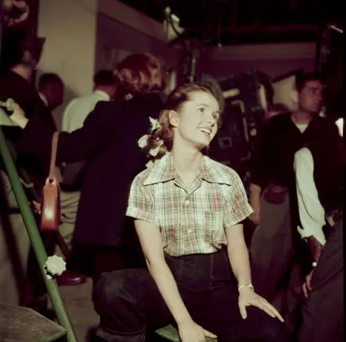 Debbie Reynolds Women's Colored  Long Sleeve T-Shirt - idPoster.com