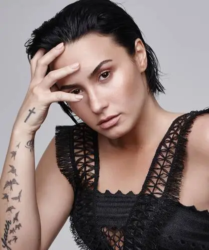 Demi Lovato Protected Face mask - idPoster.com