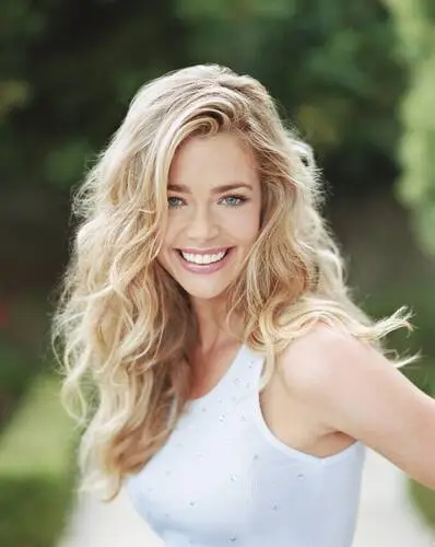 Denise Richards Wall Poster picture 608442