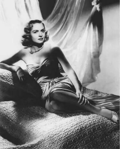 Donna Reed Wall Poster picture 930870