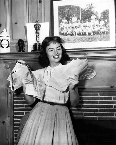Donna Reed Wall Poster picture 930970
