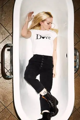 Dove Cameron Wall Poster picture 885508
