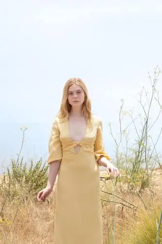 Elle Fanning Protected Face mask - idPoster.com
