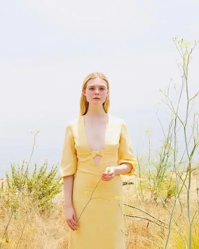 Elle Fanning Protected Face mask - idPoster.com