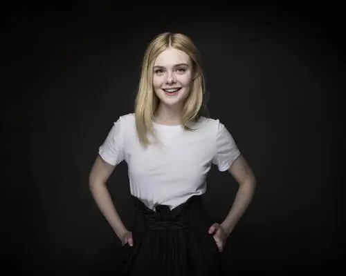 Elle Fanning Wall Poster picture 681111