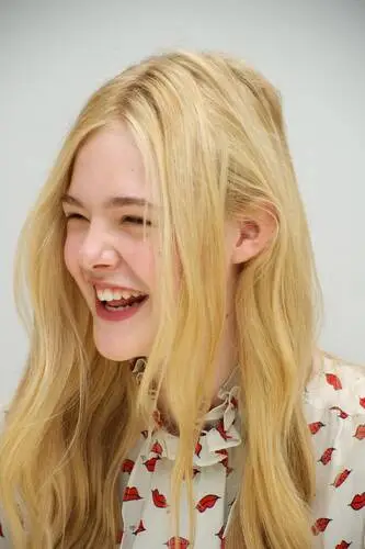 Elle Fanning Wall Poster picture 207750