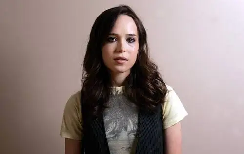Ellen Page Kitchen Apron - idPoster.com