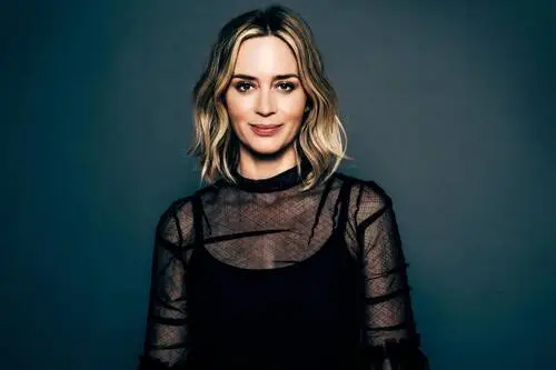 Emily Blunt Computer MousePad picture 681277