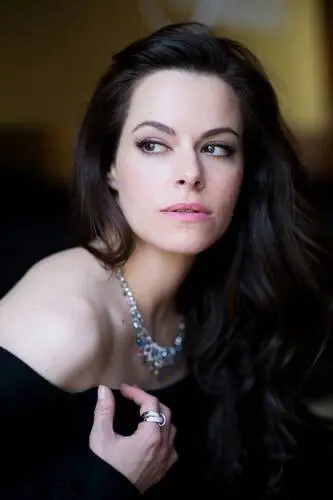 Emily Hampshire Wall Poster picture 602258