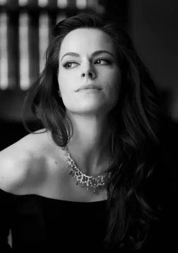 Emily Hampshire Wall Poster picture 602268