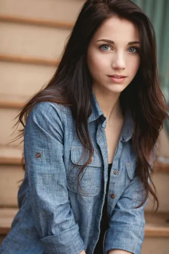Emily Rudd Wall Poster picture 1148839