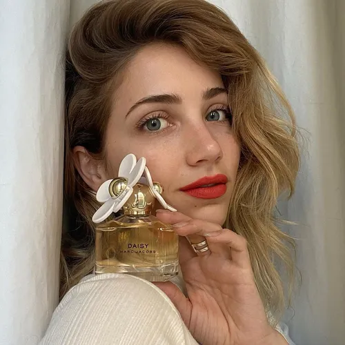 Emily Rudd Jigsaw Puzzle picture 1148935