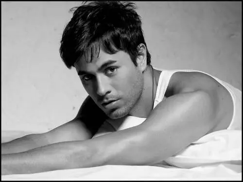 Enrique Iglesias Wall Poster picture 524110