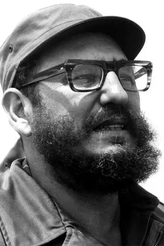 Fidel Castro White T-Shirt - idPoster.com