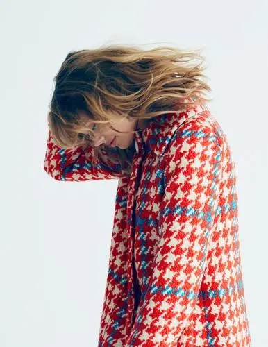 Frida Gustavsson Men's Colored Hoodie - idPoster.com
