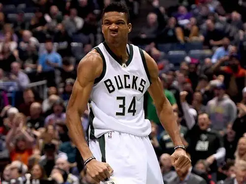 Giannis Antetokounmpo Wall Poster picture 712578