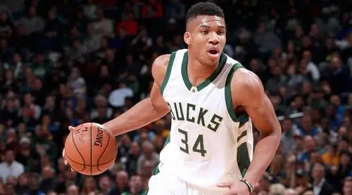 Giannis Antetokounmpo Wall Poster picture 712687