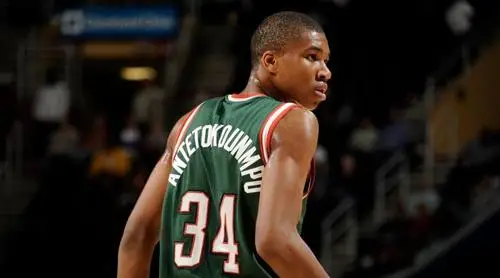 Giannis Antetokounmpo Wall Poster picture 712692