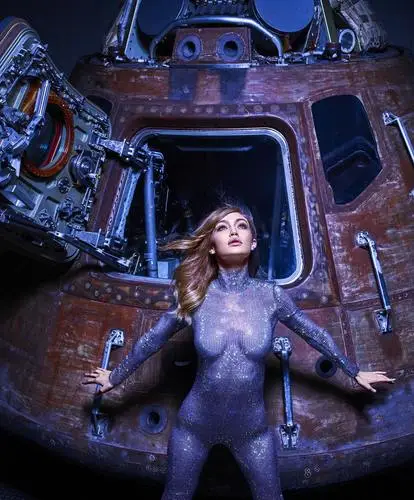 Gigi Hadid Women's Colored Tank-Top - idPoster.com