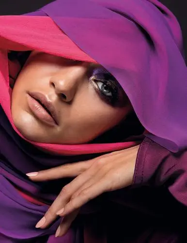 Gigi Hadid Men's Colored Hoodie - idPoster.com