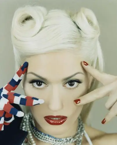 Gwen Stefani White Tank-Top - idPoster.com