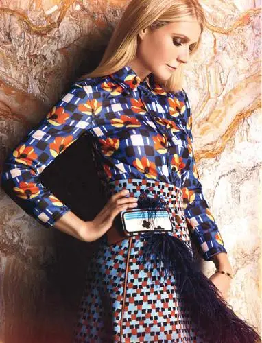 Gwyneth Paltrow Women's Colored  Long Sleeve T-Shirt - idPoster.com